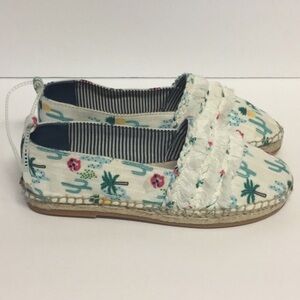 GB Girls slip on canvas shoes Size 3M